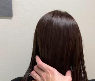 明度ダウンと縮毛矯正履歴がある
赤味に傾きやすい毛質をキレイにベージュブラウンにします
一度ご相談ください。 