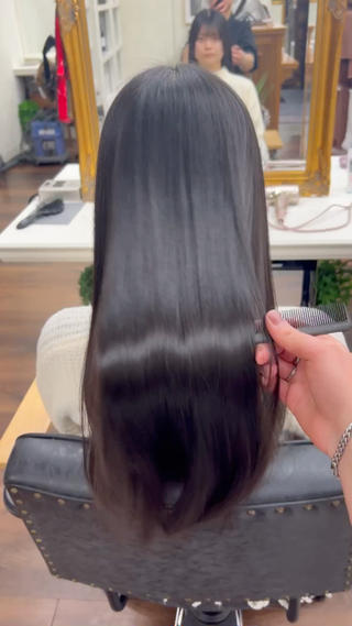 毛先が絡まる季節
月一回のトリートメントで綺麗にできます