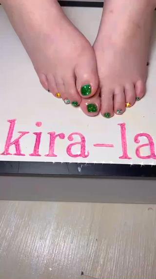 グリーン×グリッターホロが夏映え
ストーンたっぷりの輝きに、イエローミラーでアクセント
ありがとうごㄜ"いました(*ᴗ͈ˬᴗ͈)ꕤ*.ﾟ 