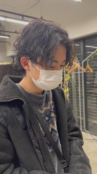 センターパートウルフ×波巻きスパイラル 