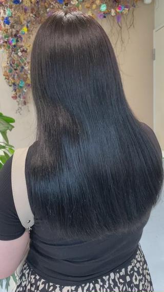 大人気の髪質改善
回数を重ねるとブリーチ毛でもここまでツヤツヤに 