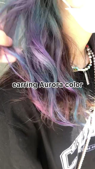 インナーカラーブリーチのみで可愛いユニコーンカラー、オーロラカラー
耳周りのみのブリーチ範囲のイヤリングカラーでもお得に可愛くなれます
春休み、卒業後のカラーに是非