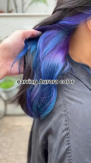 インナーカラーブリーチのみで可愛いユニコーンカラー、オーロラカラー
耳周りのみのブリーチ範囲のイヤリングカラーでもお得に可愛くなれます
春休み、卒業後のカラーに是非