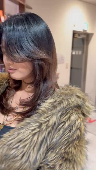 海外バタフライレイヤー×ダークブラウン
暗い髪色でも軽く見せます