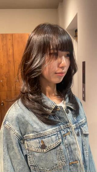 ミディアム 海外レイヤー/赤み 消しカラー/上原聖奈のヘアスタイル