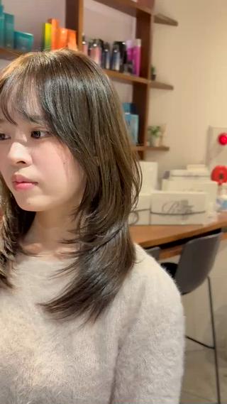 海外ミディアムハイレイヤー×オリーブブラウン
イルミナカラー使用
ブリーチなしWカラー