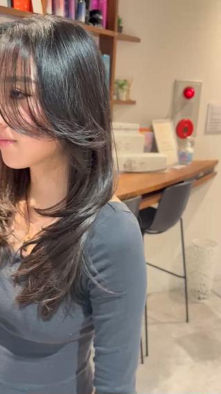 海外バタフライレイヤー×艶感ブラック
ワンカールでこの大胆な動きは海外レイヤーならでは