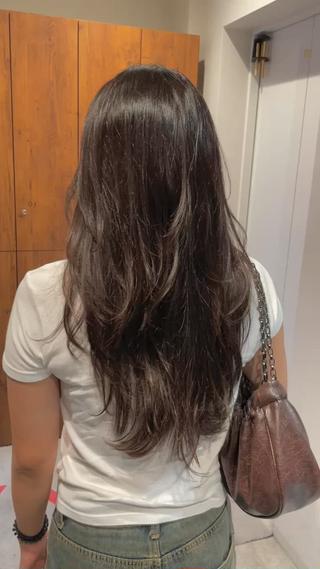 ロング カラー 海外レイヤー/赤み 消しカラー/上原聖奈のヘアスタイル