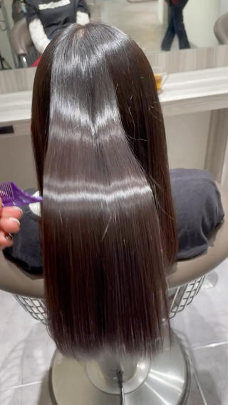 プレミアムな【髪質改善】で、見違えるほどの艶感をぜひ体感してください。

本物の艶髪を手に入れたい方のみ、ぜひお任せください。

世の中に溢れている多くの「髪質改善」という言葉に騙されないでください。

お客様1人1人の髪質に合わせた薬剤で髪の毛の内側から徹底的に集中補修し、ダメージレスに改善していきます。

本物の技術、正しい薬剤知識があるからこそできる仕上がりです。

ぜひ1度、ご相談ください。

EARTH名駅店トップスタイリスト 岡本一真 