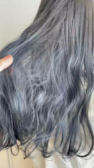 ロング カラー MIOベージュカラー 柔らかいカラーのヘアスタイル