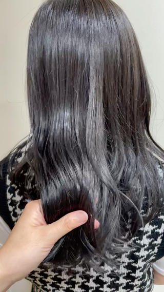 セミロング カラー MIOベージュカラー 柔らかいカラーのヘアスタイル