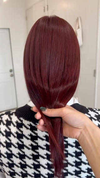 セミロング カラー Garland 表参道所属・ミディアムレイヤー/ 艶カラー🎀　emiのヘアスタイル