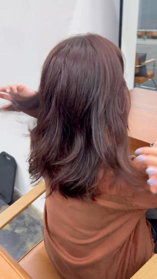 セミロング カラー Garland 表参道所属・ミディアムレイヤー/ 艶カラー🎀 emiのヘアスタイル