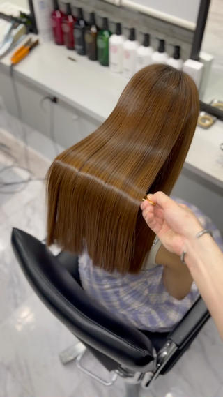 RAFの縮毛矯正で手に入る艶髪。

癖を伸ばすことはもちろん、真っ直ぐシャキンとなりすぎない地毛風のストレート得意です

今までの矯正で納得いかなかった方！
是非一度担当させてください 