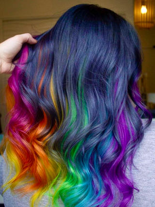 レインボーアンブレラカラー
表面を暗めにすることで根本が伸びてきても気になりずらいです
内側のレインボー部分は最後全てブロンドに色落ちします！ 