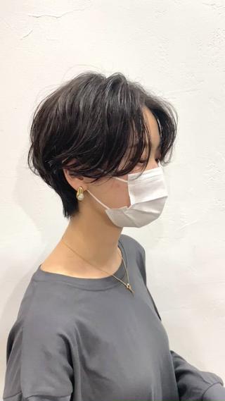 長め前髪のハンサムショート
骨格に合わせて雰囲気を似合わせてカットします
可愛いショートからクールなショートまで
得意です

#ショート
#ショートボブ
#ハンサムショート 
#ショートヘア 