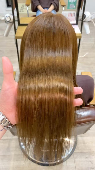 髪質改善トリートメントで
美髪、艶髪に
ゆるいくせであれば繰り返し行うことで
癖も緩和され艶髪に

#ロング
#髪質改善トリートメント
#髪質改善
#縮毛矯正 