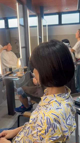 ミディアム カラー 艶カラー／ベージュ/ ショート/安岡哲兵のヘアスタイル