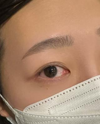 一人一人のライフスタイルに似合う眉毛を提案します☆
WAXと間引きで綺麗に 