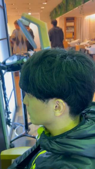 くせ毛を活かしたスタイリングに仕上げました 