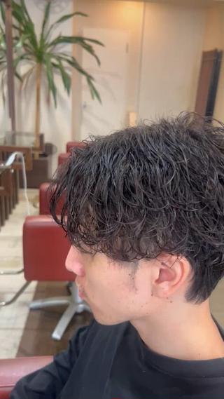 パーマ メンズ メンズ/Wカラー/ 波巻き/サーフカールのヘアスタイル