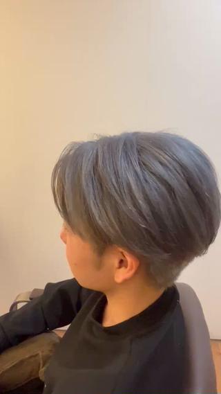 ブリーチ2回抜きのネイビーアッシュ！！
色落ちは綺麗にシルバーになります 