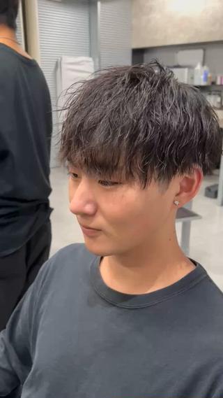 1ヶ月前にかけた緩め波巻きパーマのメンテナンスカットです！毛量や長さを整えてセットしやすい髪に仕上げました！ 