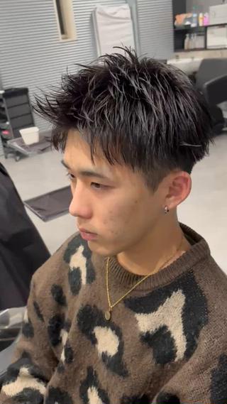 メンズカット

ショートスタイルでシャープな束感がかっこいいスタイルです！ 