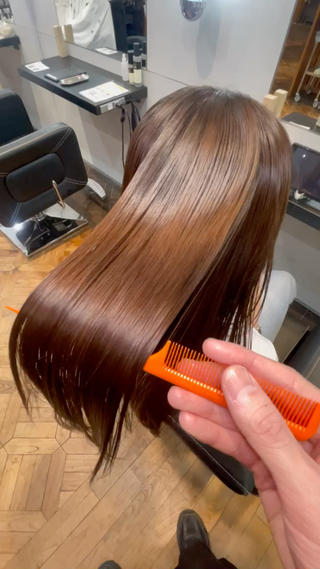  ストレートをするメリット
•パヤパヤ毛や広がりをおさえて、ツヤのあるまとまり髪に
•毎朝のセットが時短＆簡単（ドライヤーで乾かすだけでもキマる）
•湿気や汗でも崩れにくく、1日中きれいをキープ
•髪が整うことで、清潔感＆好印象アップ
・カラーやカットの仕上がりがよりきれいに見える

 