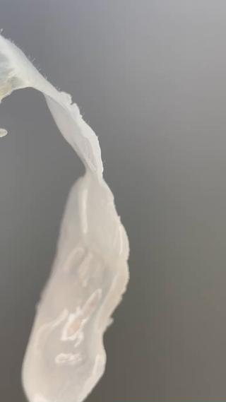 お口周りの産毛さん♡
自宅でのセルフケア(剃刀、シェーバー)は、皮膚の表面を傷付けてしまう恐れもあるので、フェイスワックスをおススメします!! 