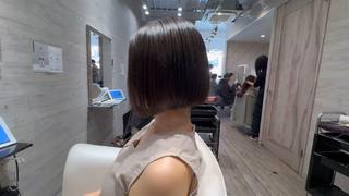 自然にまとまるストレートと骨格に合わせたカットでお客様のライフスタイルをサポート致します 