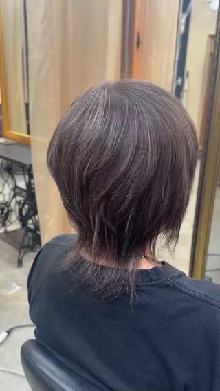 白髪がカバーできるグレージュハイライト!