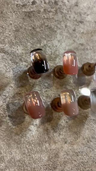 新色9色入荷しました
グラデーションネイルとデザインネイルにフル活用させていただきます^_^
是非試してに来てください 