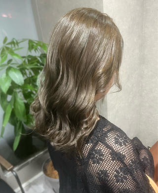 秋冬に人気のオリーブグレージュ
透明感カラーお任せください！！
9/27限定の超お得なクーポンあります！

#透明感カラー　#カットカラー　#流山おおたかの森　#オリーブ 