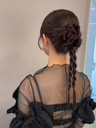 透明感たっぷりなヘアカラーでアレンジも可愛いです 