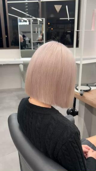 ~ホワイト~

ホワイトカラーはベースが大事です！
綺麗なベース作りを一緒にしていきましょう！ 