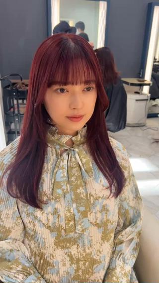 酸性ストレートとワンカラーでカシスパープル

前髪は少しワイドめが最近の人気オーダーです︎ 