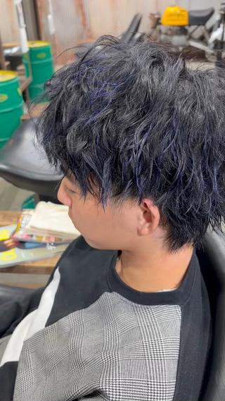 レイヤーウルフ青メッシュ
目立ちづらいけど少し派手に被らないカラー！！ 