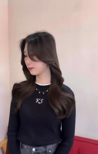 色気layer×艶color
誰でも似合う韓国くびれスタイル
肌が白く見える暗髪カラー

癖毛の方や湿気で広がる方は
酸性縮毛矯正必須です！！ 