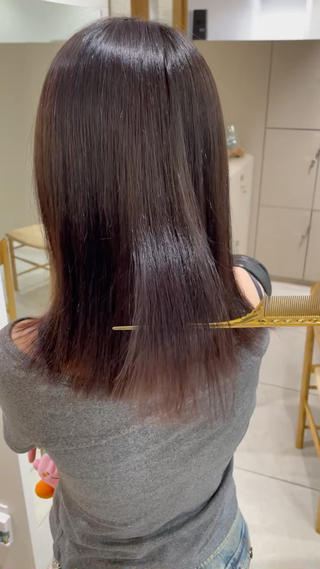 ハード系パーマを2ヶ月前までしていた方のスタイルチェンジでストレートに出来ます◎
 