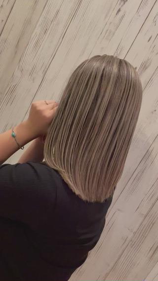 ホワイトブロンド系 