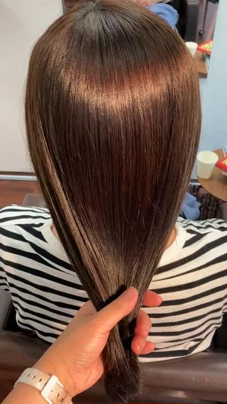 縮毛矯正は薬剤選定が要です
ダメージレスで柔らかく仕上げました！ 