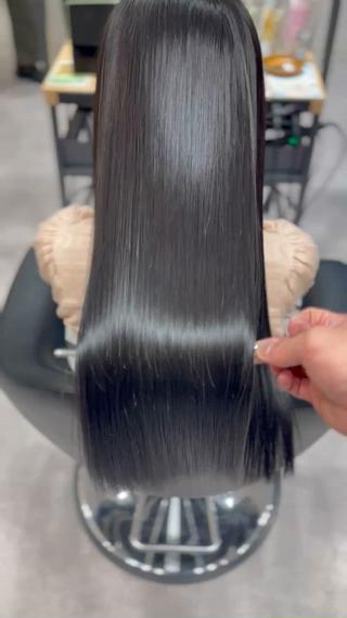 髪質改善トリートメントで毛髪内部の水分量も上がり、
柔らかくまとまる髪質に◎
繰り返し積み重ねることで髪の毛も早く乾く様になります 