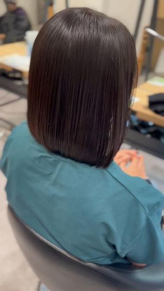 柔らかさの残るヘアカラーに髪質改善で扱いやすさ最高のミニマルボブに♩ 
