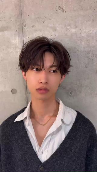 ショート パーマ メンズ 岩崎 唯人のヘアスタイル