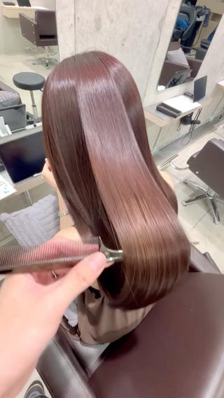 
顔タイプ、パーソナルカラー、骨格に合わせた
あなただけの王道ヘアスタイルをご提案させていただきます♪

あなた史上最高の艶髪へ♪髪質改善、縮毛矯正の知識、技術もぜひお任せください。 