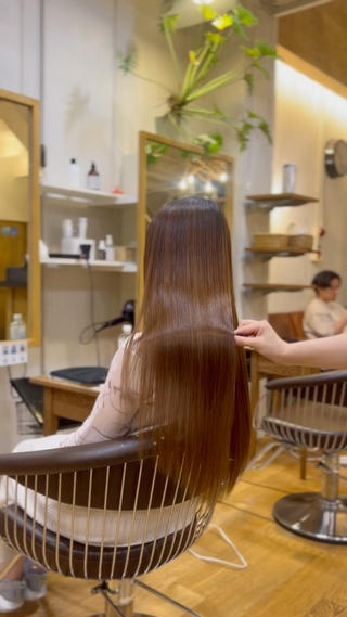 酸性ストレートをしてベースをしっかりと整えてからの酸熱トリートメントが最もオススメです