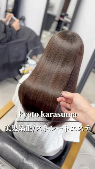 𝒊𝒏𝒔𝒕@𝒖𝒌𝒚𝒐.𝒂𝒓𝒓𝒂𝒏𝒈𝒆もご覧ください！！
⁡
髪質改善のこだわり
・お客様の履歴(過去のカラーや、縮毛矯正など)
・普段のスタイリング(アイロンなどを使う頻度)
・髪質でのお悩み
・これからやりたいスタイル
⁡
など、詳しくお伺いした上で、メニューや薬剤を提案しております！
⁡
僕の施術で使う薬剤は全て、カラーの回数やアイロンを使う頻度に合わせて、根元と毛先、前髪などで塗り分けて施術しています！
⁡
ダメージレスなうるツヤ髪を叶えるために、とことんこだわっております
ぜひ僕にお任せ下さい
ご予約、お待ちしております 