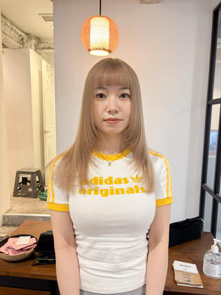 ワンブリーチで作るベージュカラーとミディアムレイヤースタイル◎ 