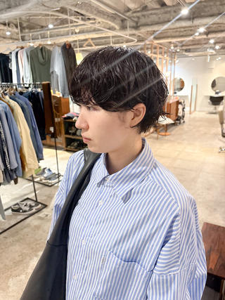 ショートカットのゆるめパーマスタイル◎

かわいいニュアンスです◎ 